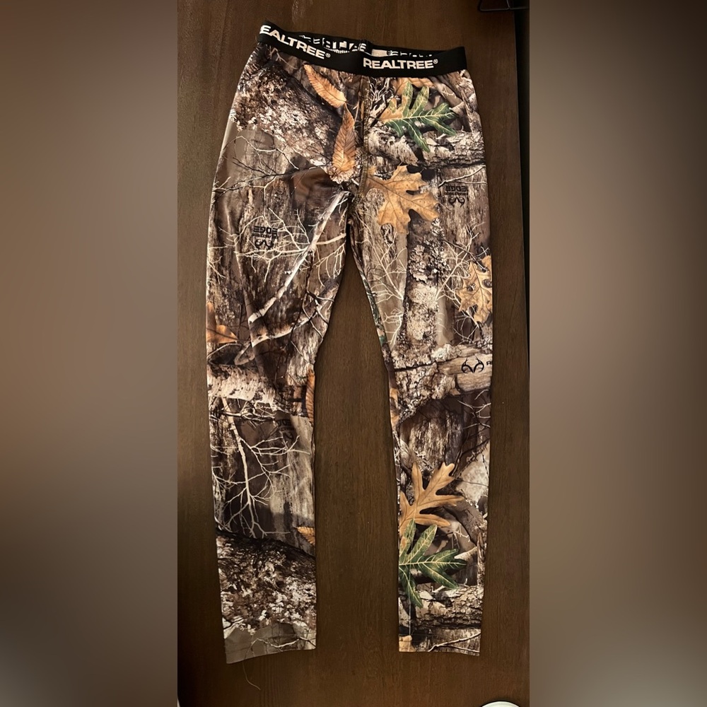 Boys L/G 10/12 Realtree base layer pants.